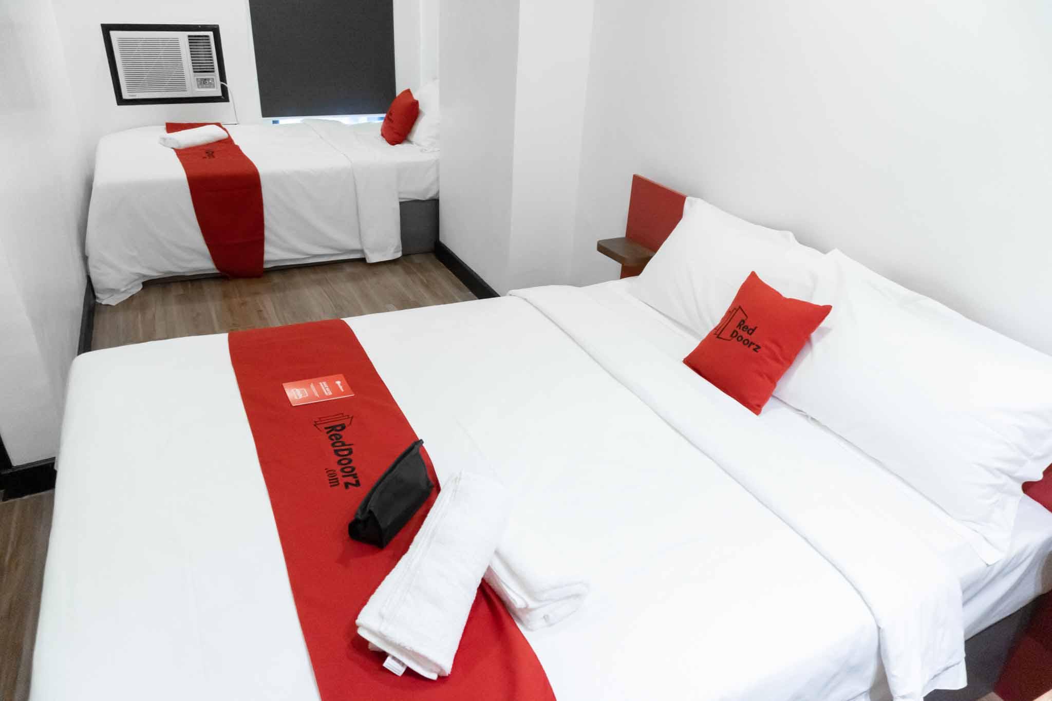 Reddoorz Plus At Mm Hotel Las Pinas Former Reddoorz Plus Near Bamboo Organ Eksteriør bilde