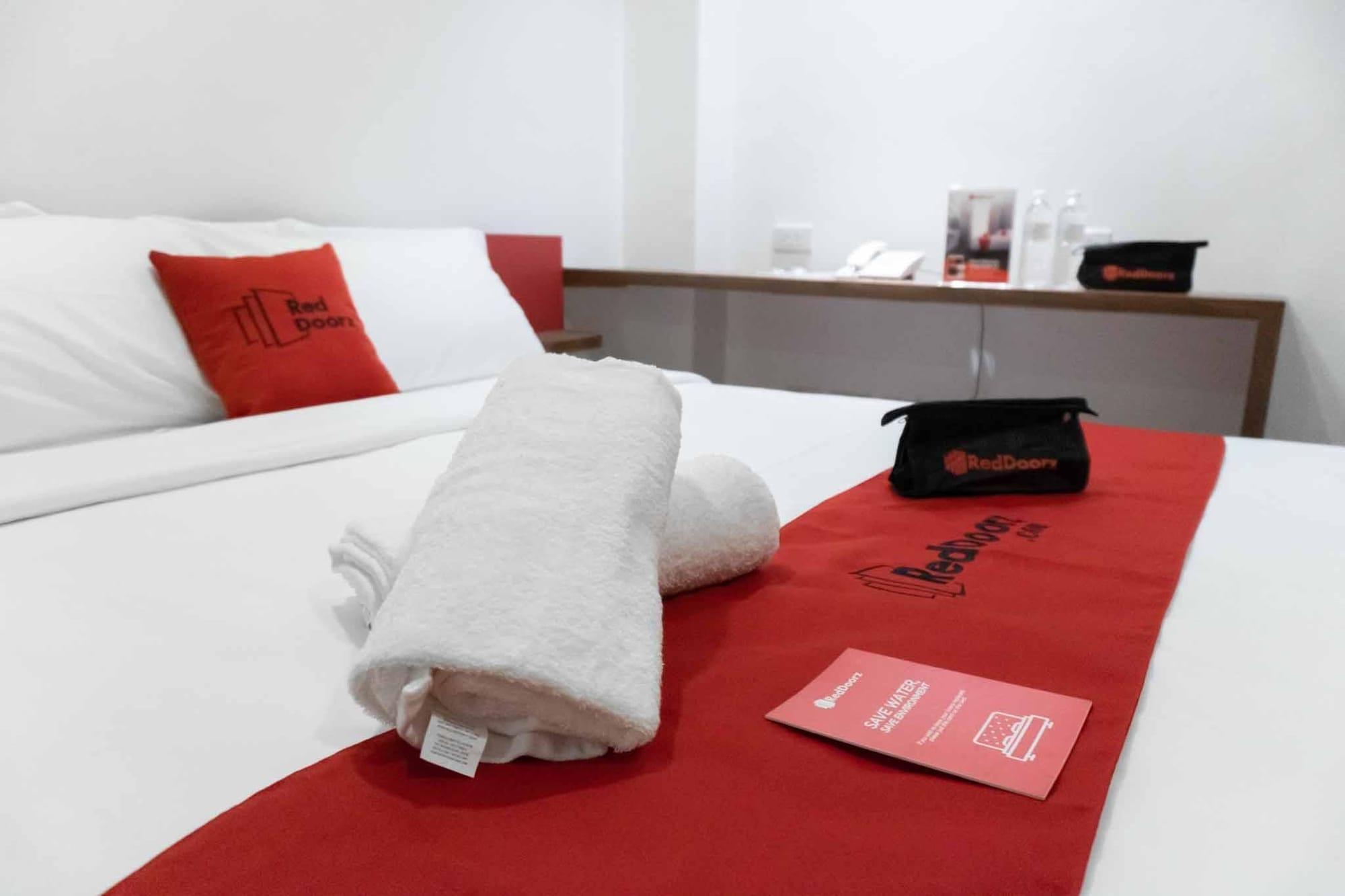 Reddoorz Plus At Mm Hotel Las Pinas Former Reddoorz Plus Near Bamboo Organ Eksteriør bilde