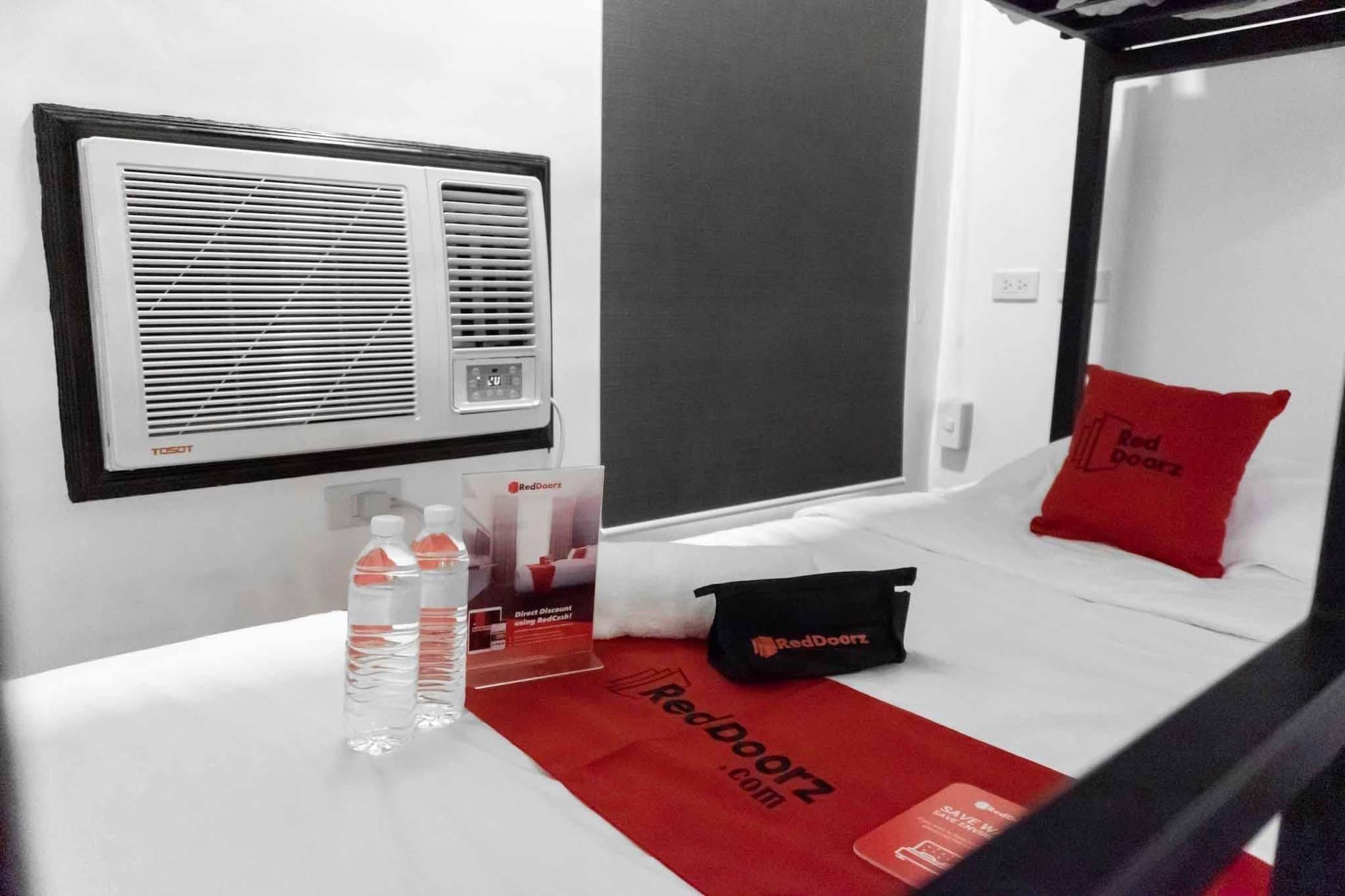 Reddoorz Plus At Mm Hotel Las Pinas Former Reddoorz Plus Near Bamboo Organ Eksteriør bilde