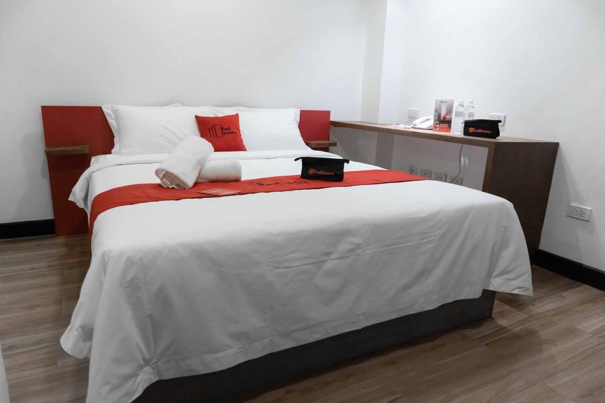 Reddoorz Plus At Mm Hotel Las Pinas Former Reddoorz Plus Near Bamboo Organ Eksteriør bilde