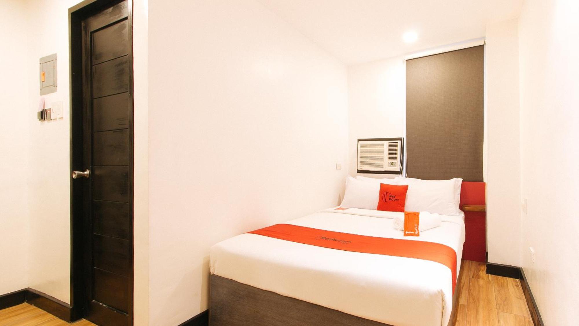 Reddoorz Plus At Mm Hotel Las Pinas Former Reddoorz Plus Near Bamboo Organ Eksteriør bilde
