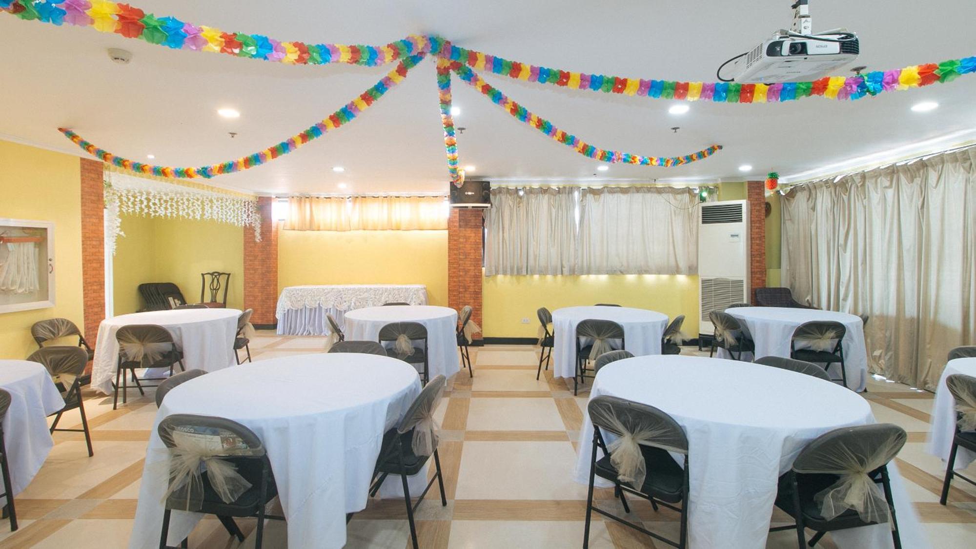 Reddoorz Plus At Mm Hotel Las Pinas Former Reddoorz Plus Near Bamboo Organ Eksteriør bilde
