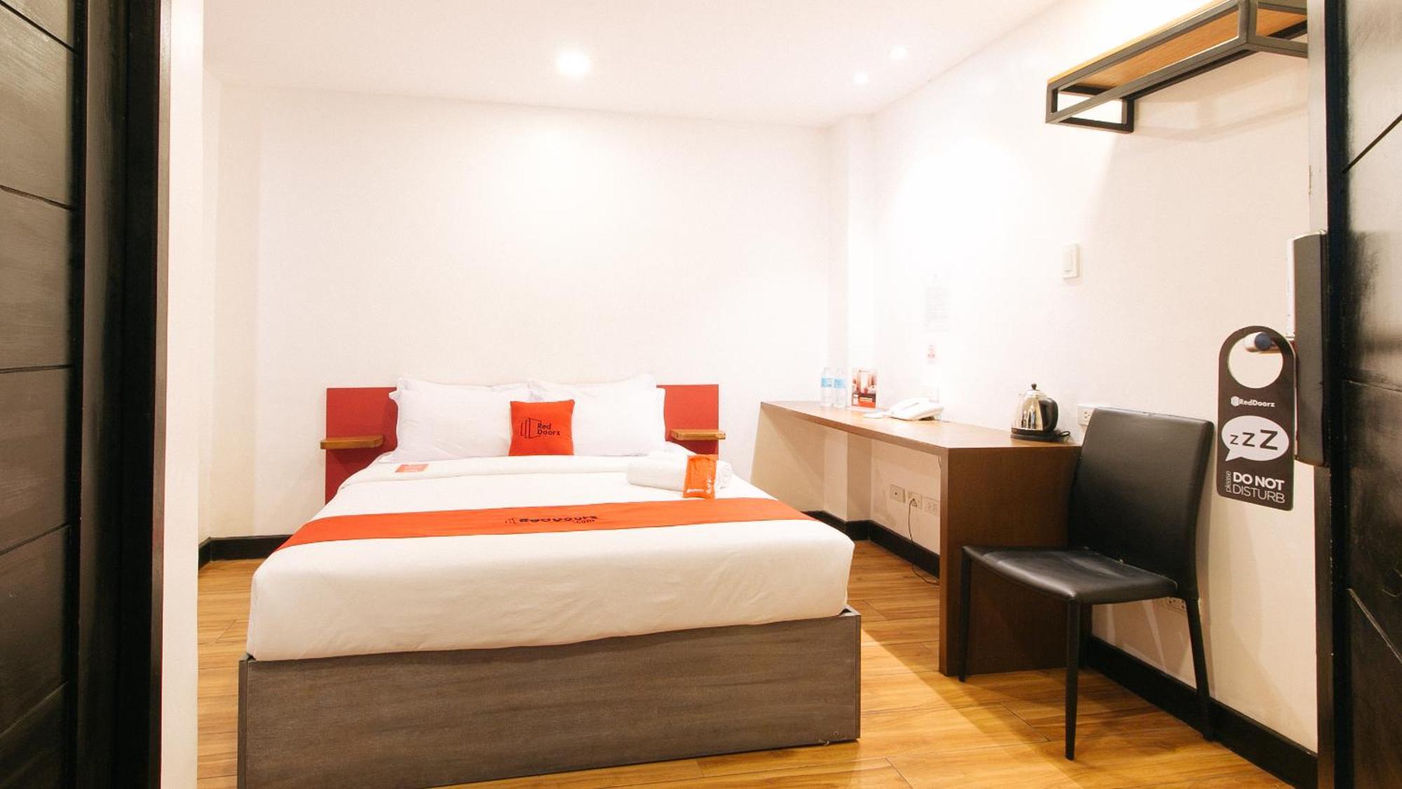 Reddoorz Plus At Mm Hotel Las Pinas Former Reddoorz Plus Near Bamboo Organ Eksteriør bilde