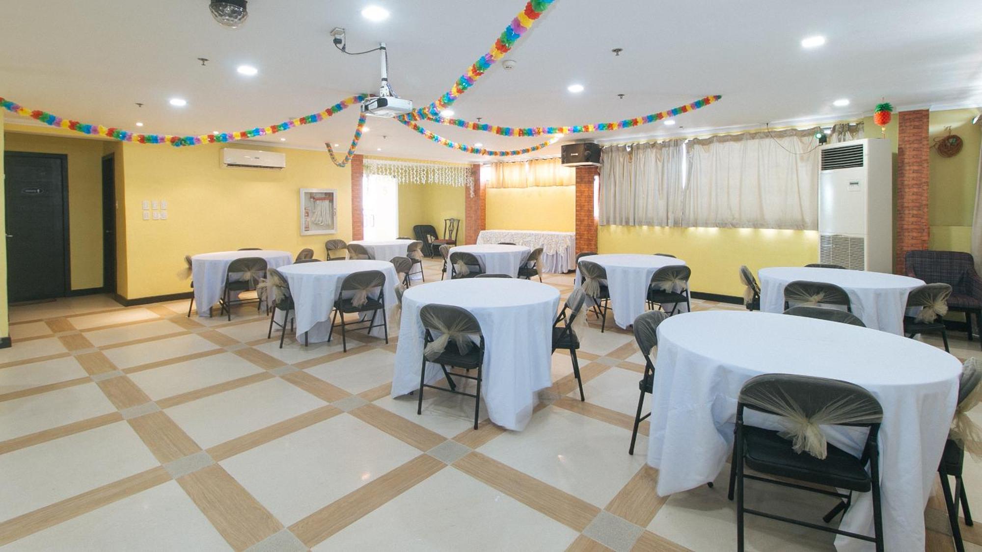 Reddoorz Plus At Mm Hotel Las Pinas Former Reddoorz Plus Near Bamboo Organ Eksteriør bilde