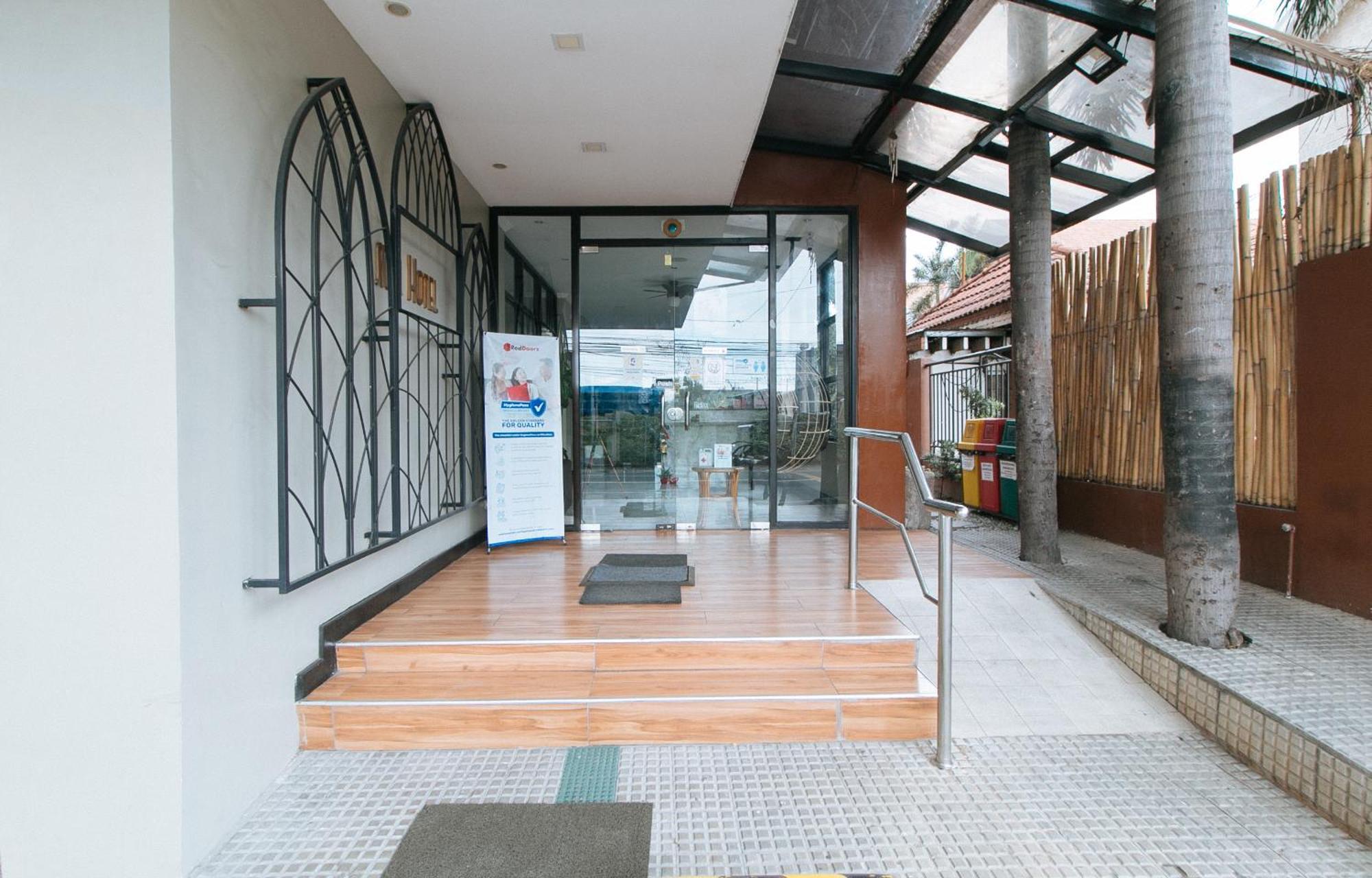 Reddoorz Plus At Mm Hotel Las Pinas Former Reddoorz Plus Near Bamboo Organ Eksteriør bilde